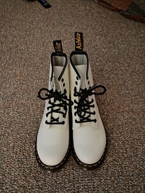 Dr. Martens White Leather 8-Eye Combat Boots with Black Laces Women's Size 7 NWO